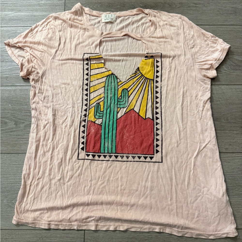 Light Pink Cactus Sunburst Tee Women’s size M